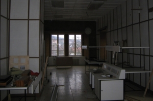 Místnost u krbu před rekonstrukcí