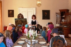 Se služebnou v jídelně