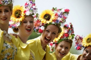 Promenáda v kloboucích - 13.7.